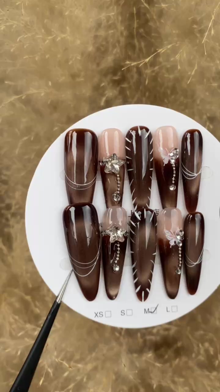 @JMhandmadepressonnails