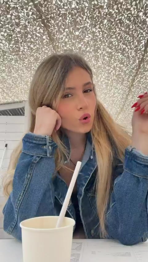 @3hotblondes_