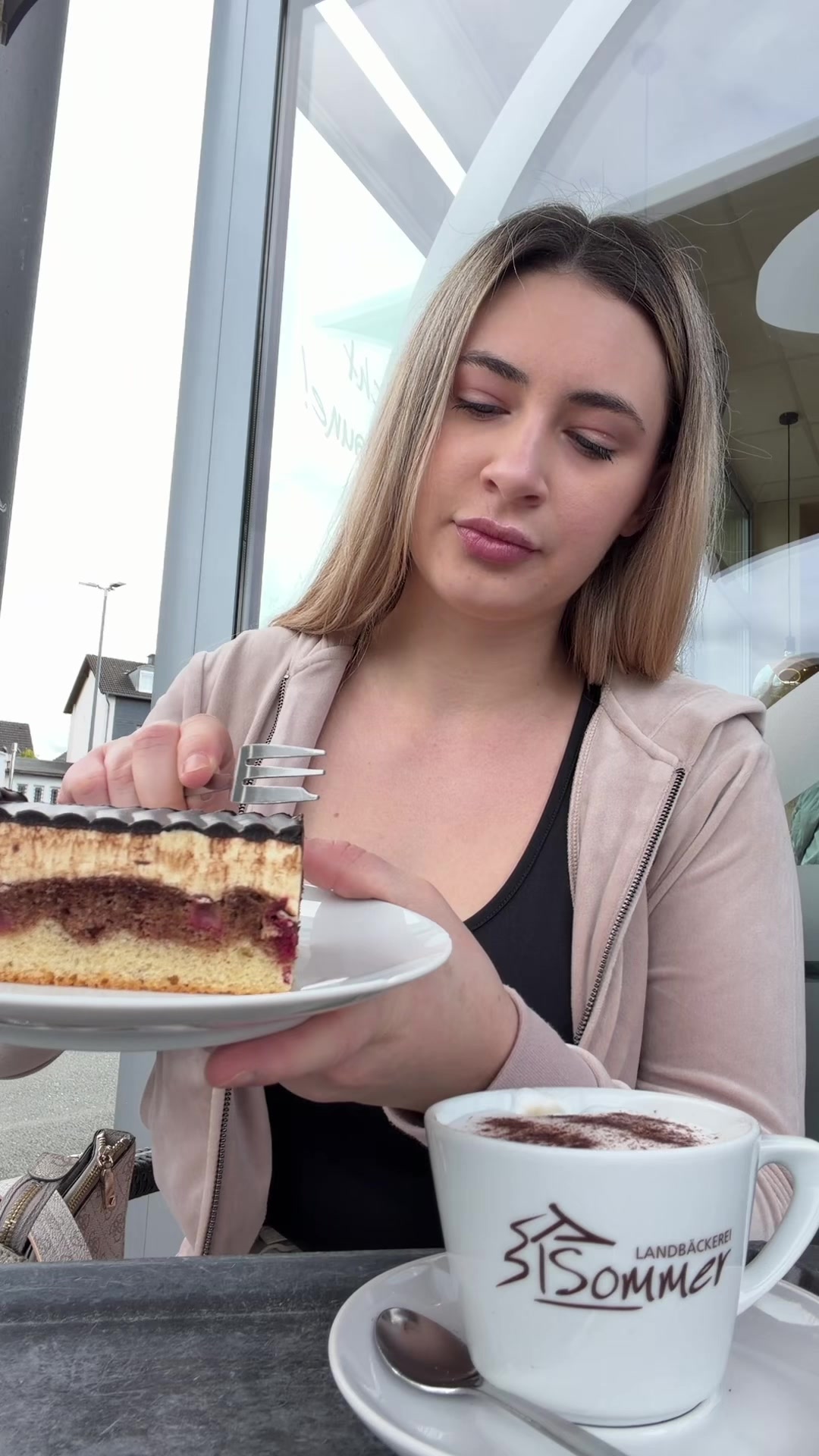 @itsviktoria