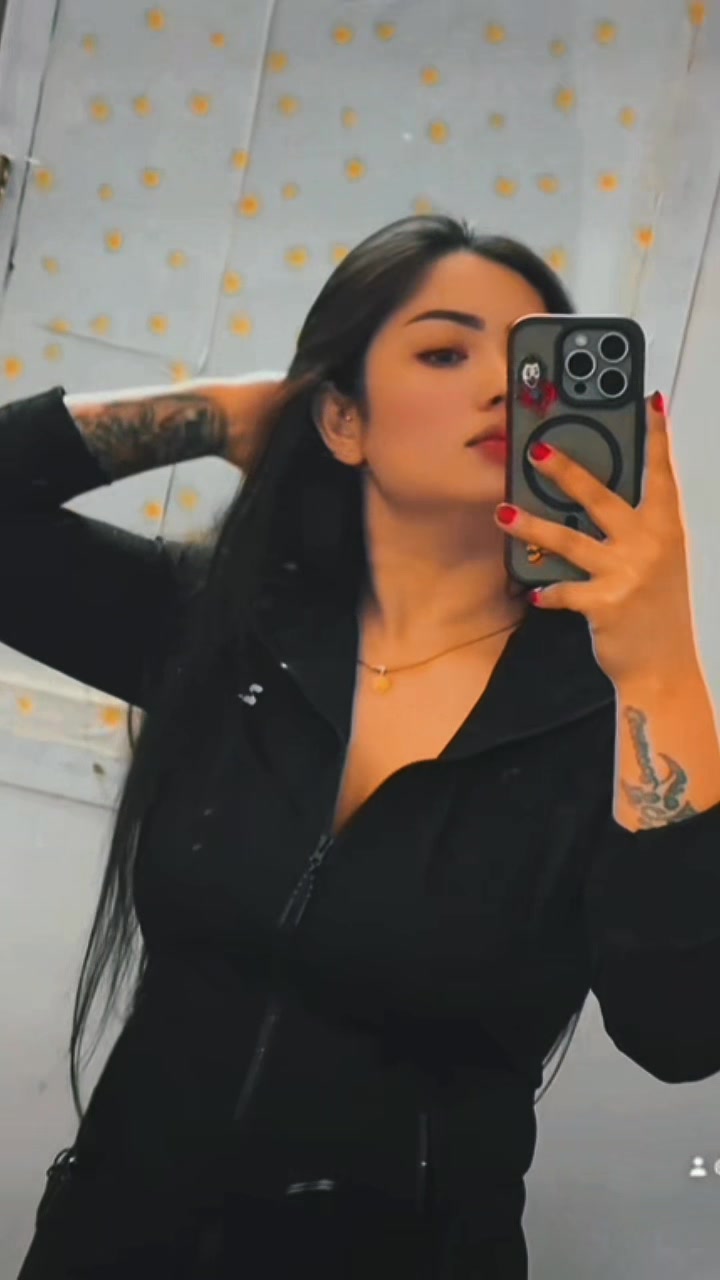 @👑 Zoyel ᥫ᭡ Clara 👑