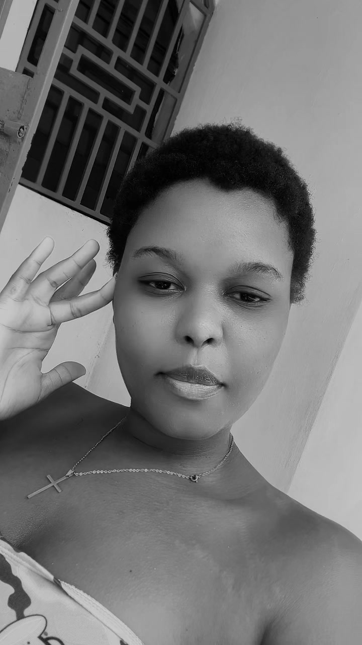 @👅Shaïna🫧🌸
