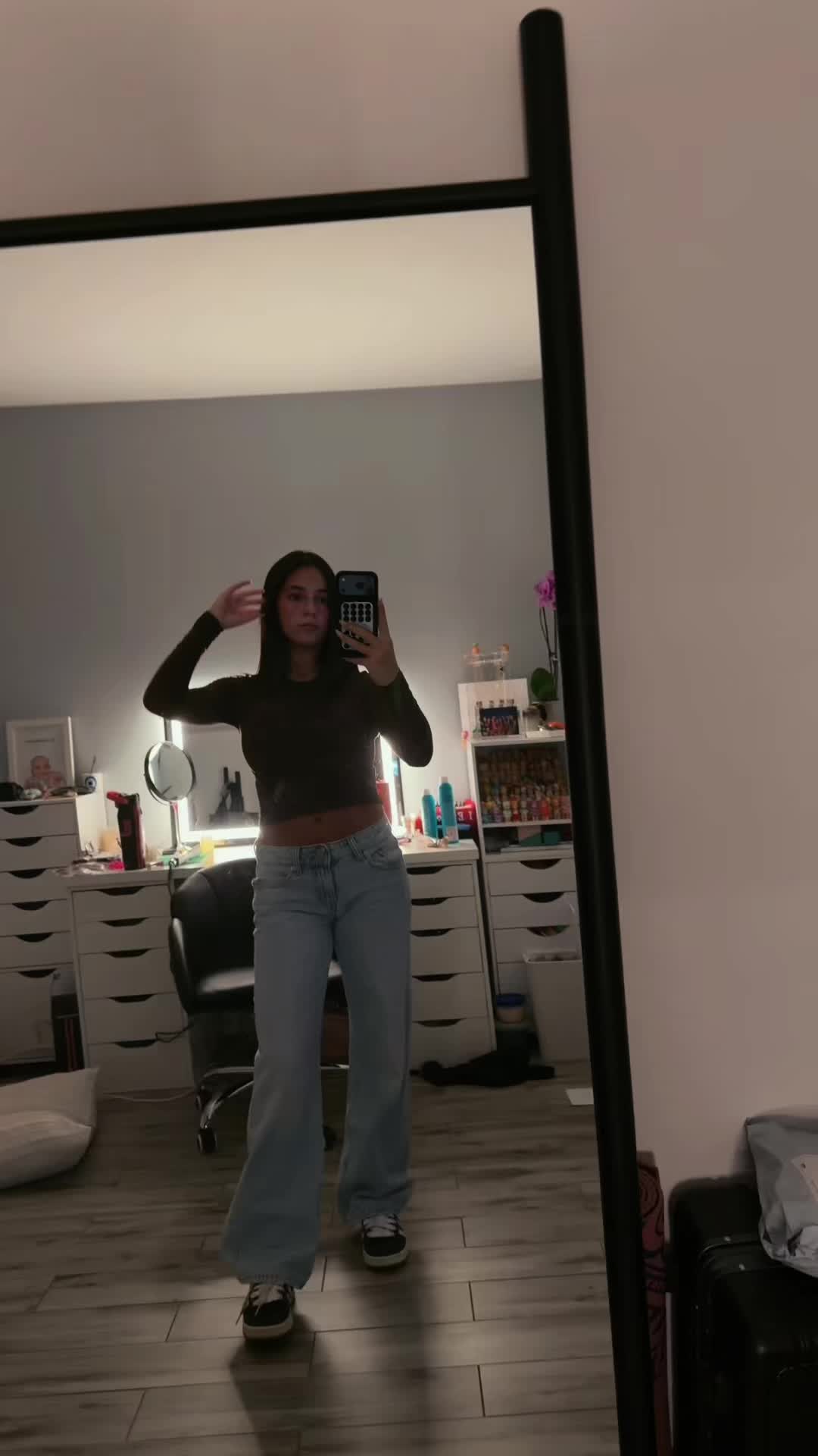@whoevenisellashay