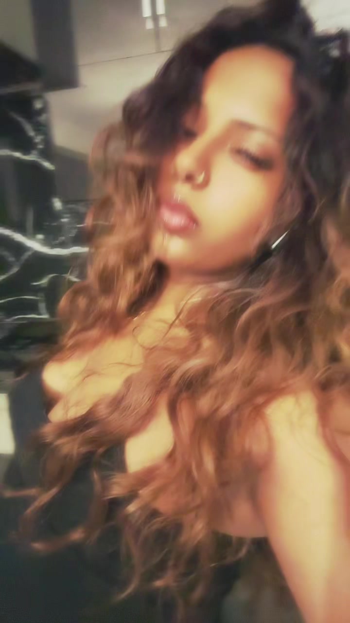 @Nia306