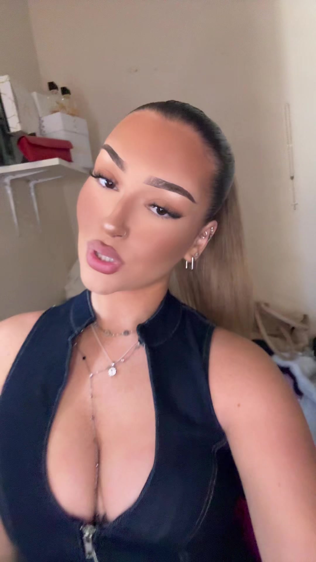 @leelou
