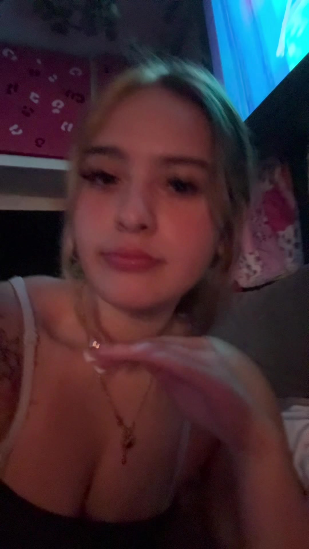 @Claudia โฑ