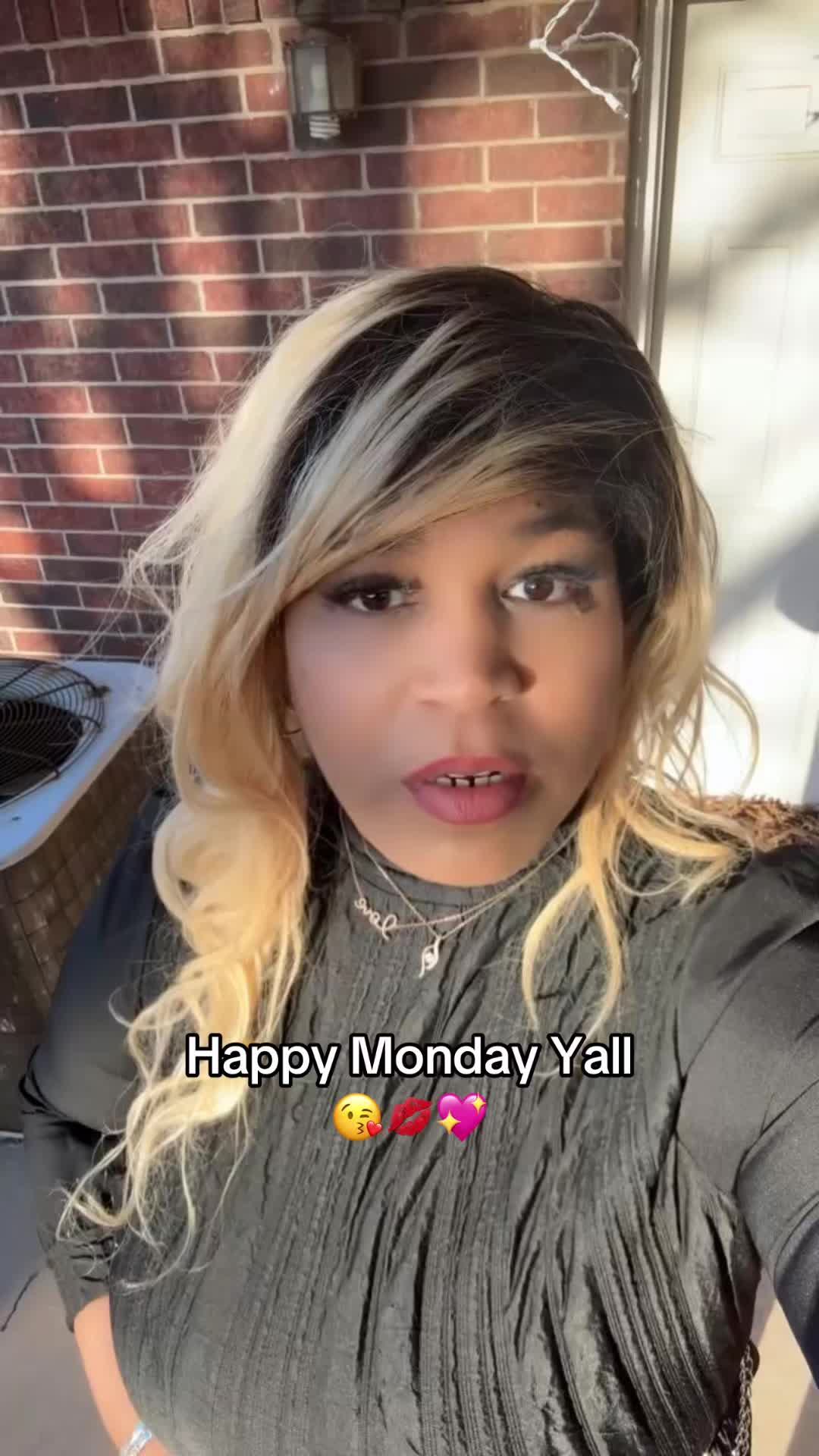 @SixxAnjanette