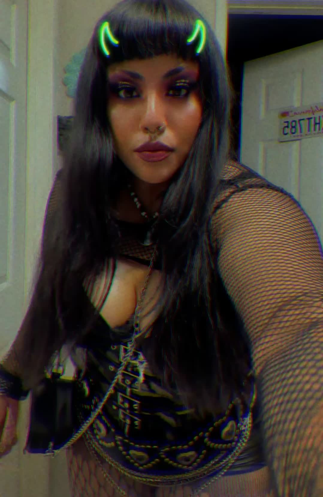 @_Monique_Antoinette_