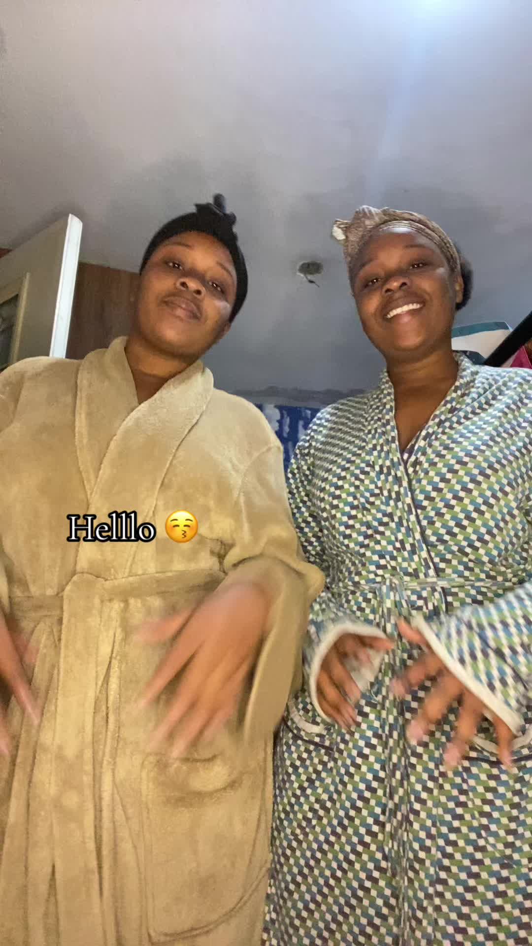 @Tai_sisters