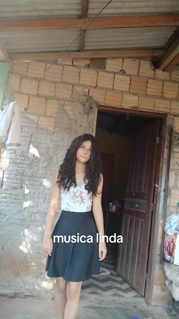 @taina e thania
