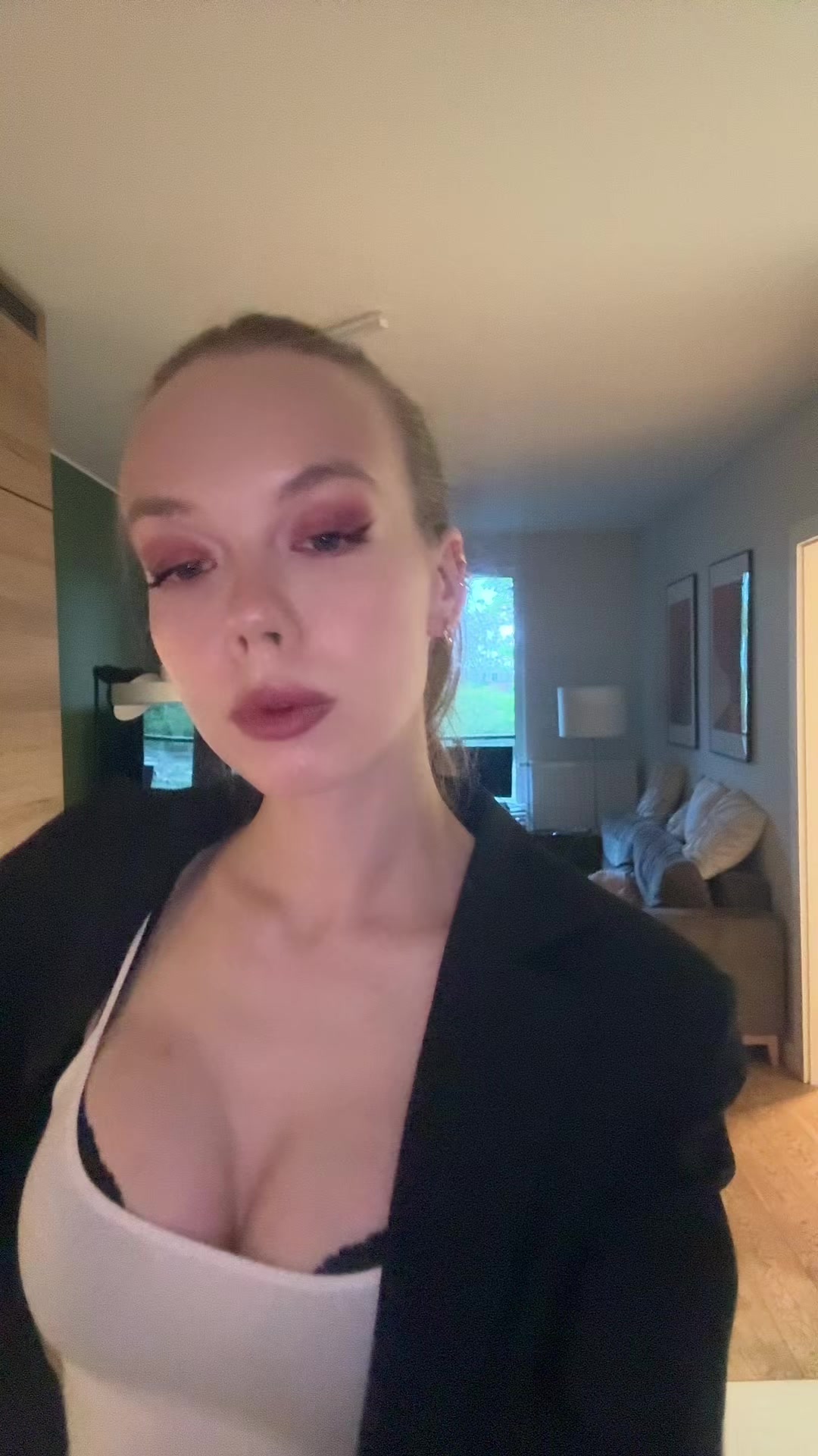 @😾