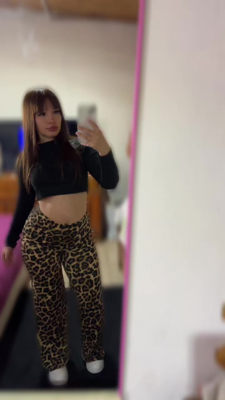 @larameza_