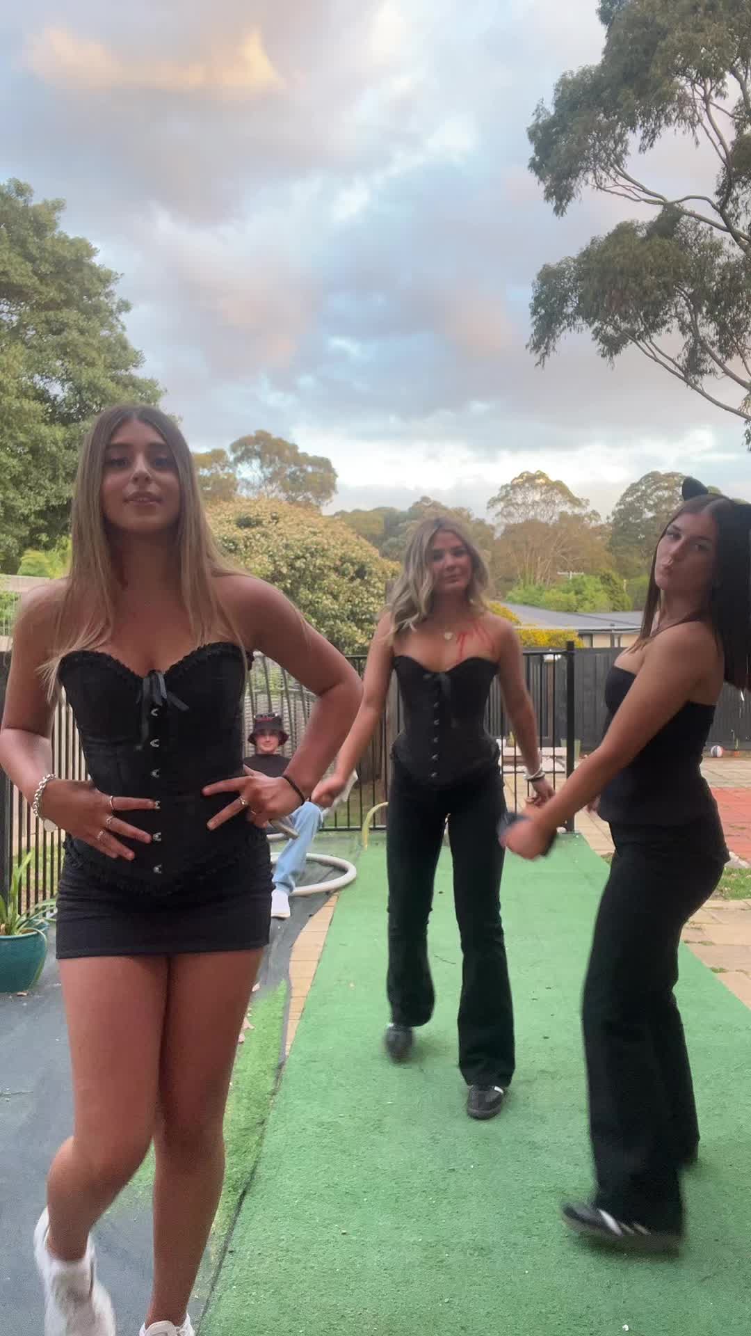 @ayshaax2