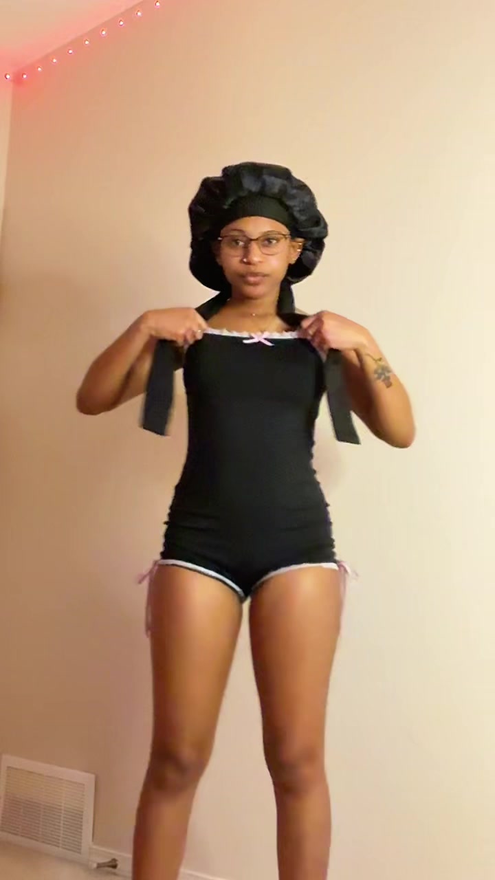 @Emily🖤👤
