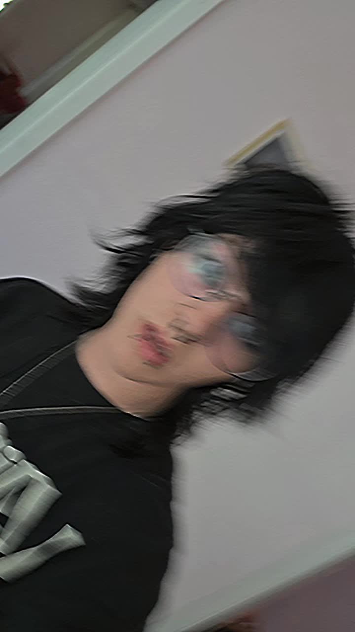 @💜Aaron🖤(he/him)
