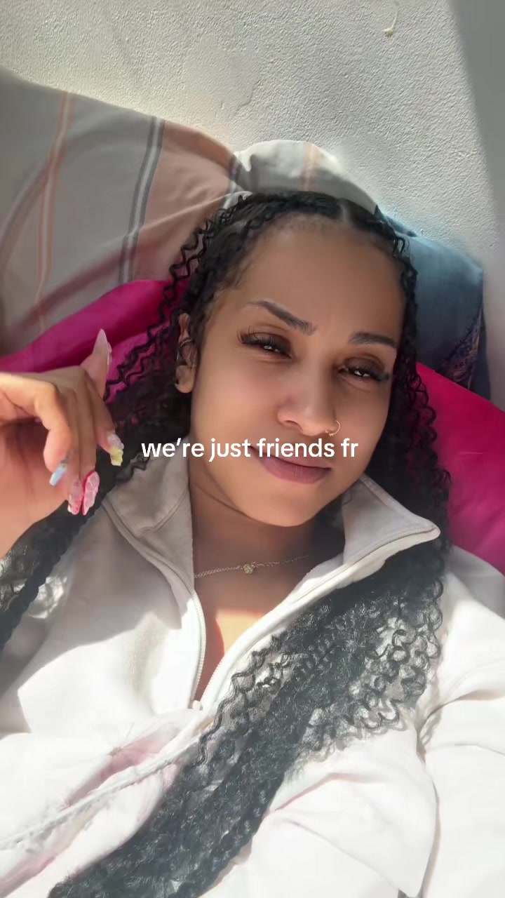@ELLENIA MIONI