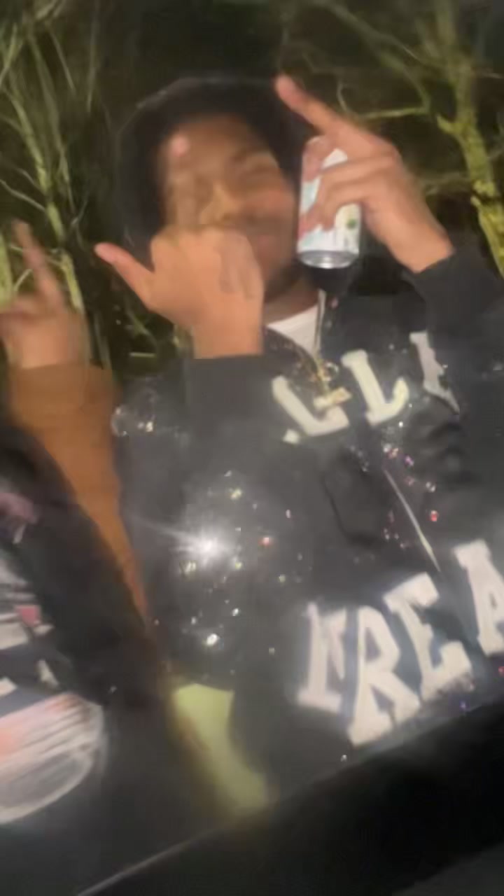 @Dee_nuggss