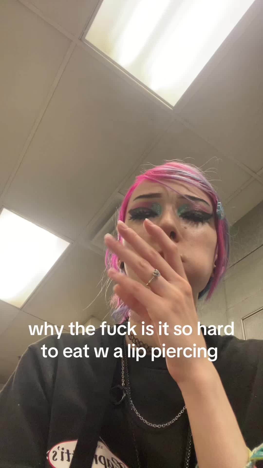 @Weird chick wit pink hair