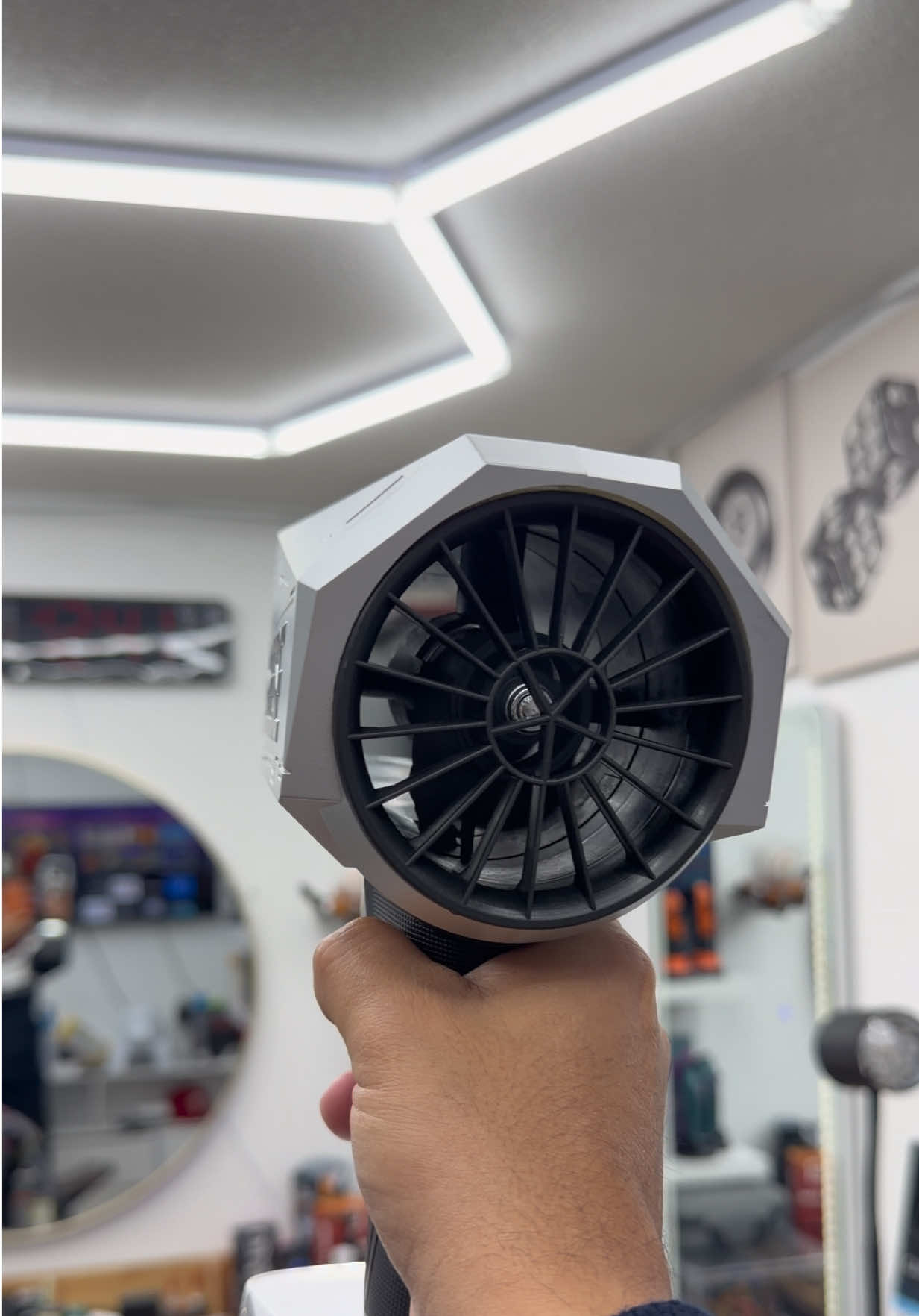 @Jisai Barber