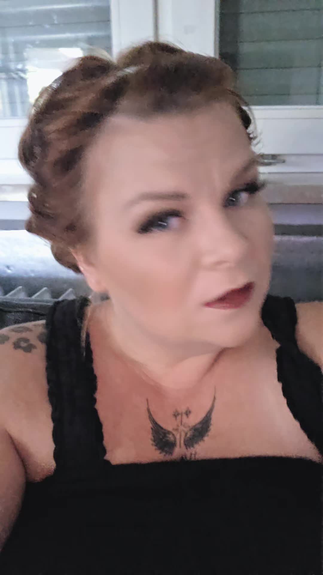 @🧙🧹Marnie Aurora Satania🧙🐝