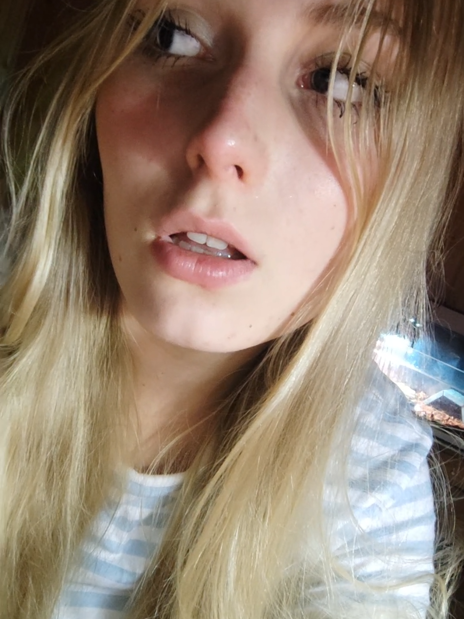 @😨