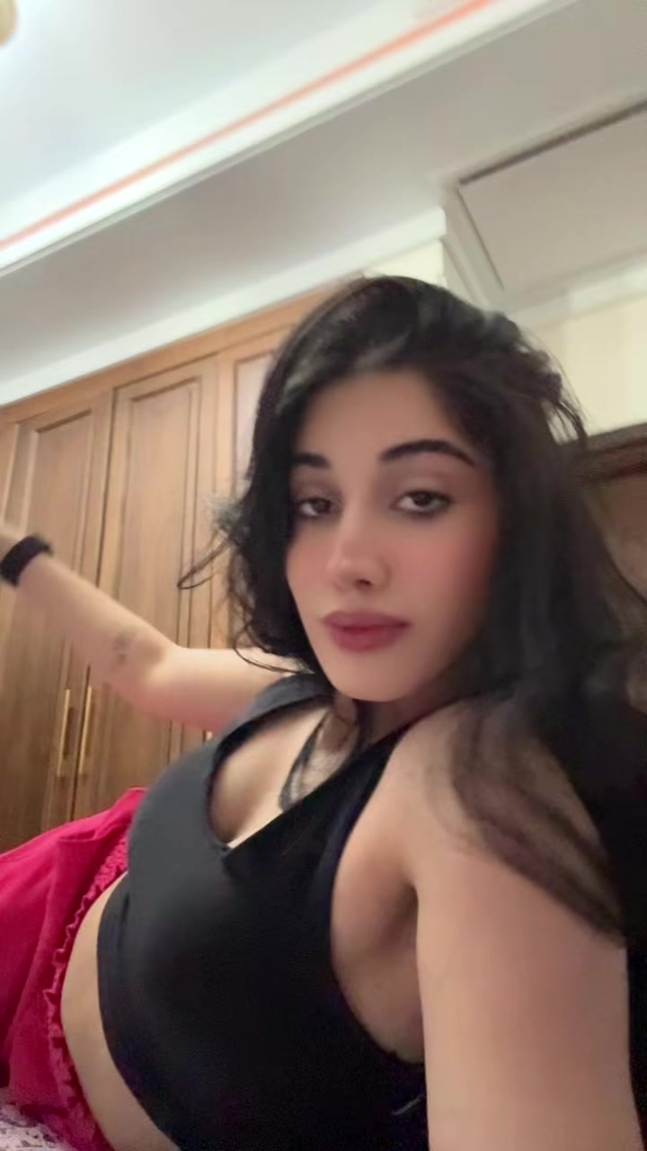 @arianazareei__