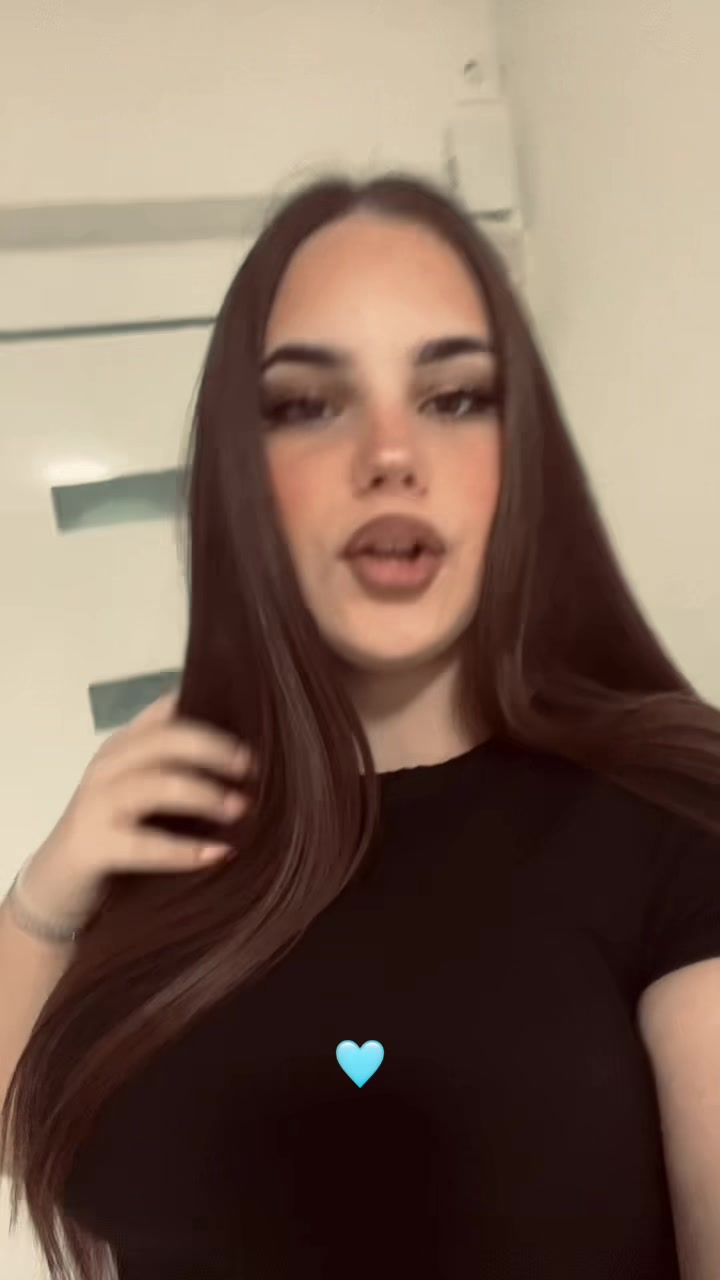 @𝒯