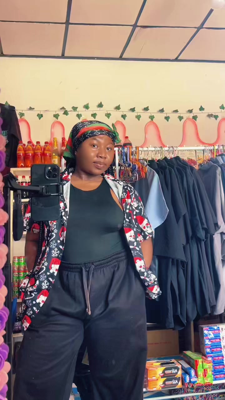 @Shivi's Vintage GlowCos.🛍️🌸