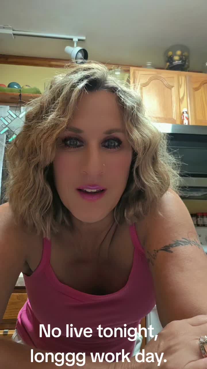 @FoxyRoxyLovesYou