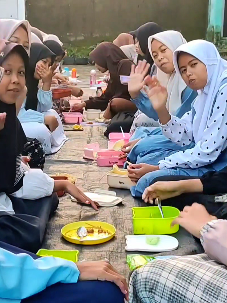 @RaudlatussalamPutri_Utara