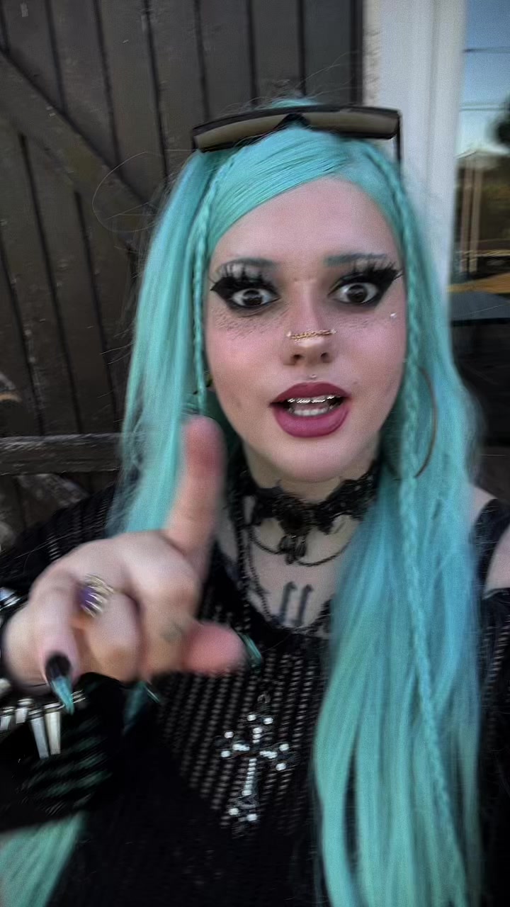 @aly🧛♀️