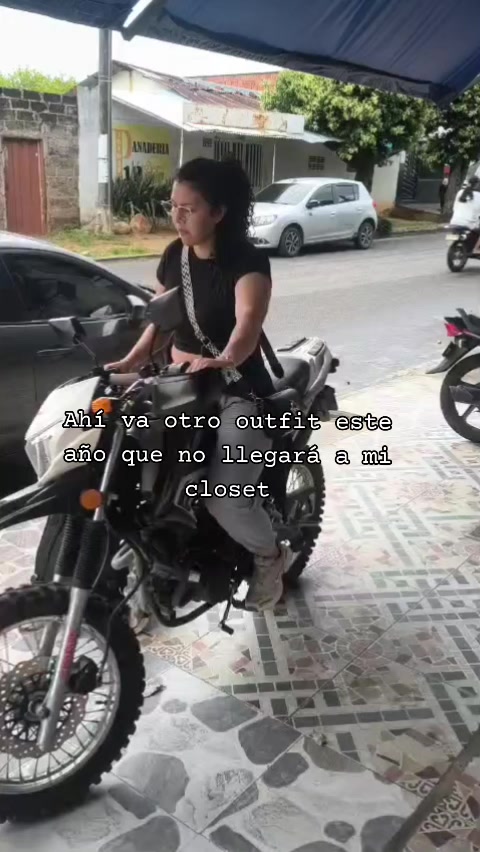 @Mónica🖤.