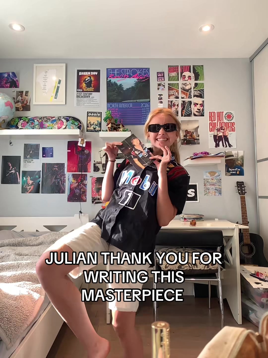 @Julian Casablancas is hot 🥹✌️