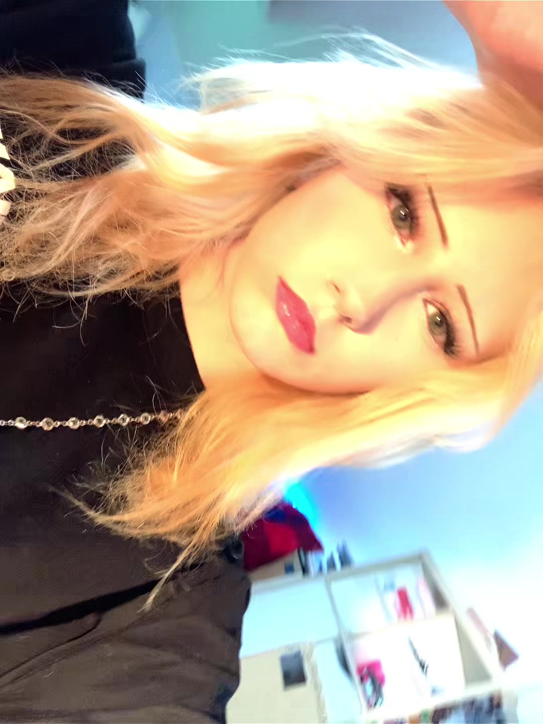 @𝐞𝐦𝐢シ︎