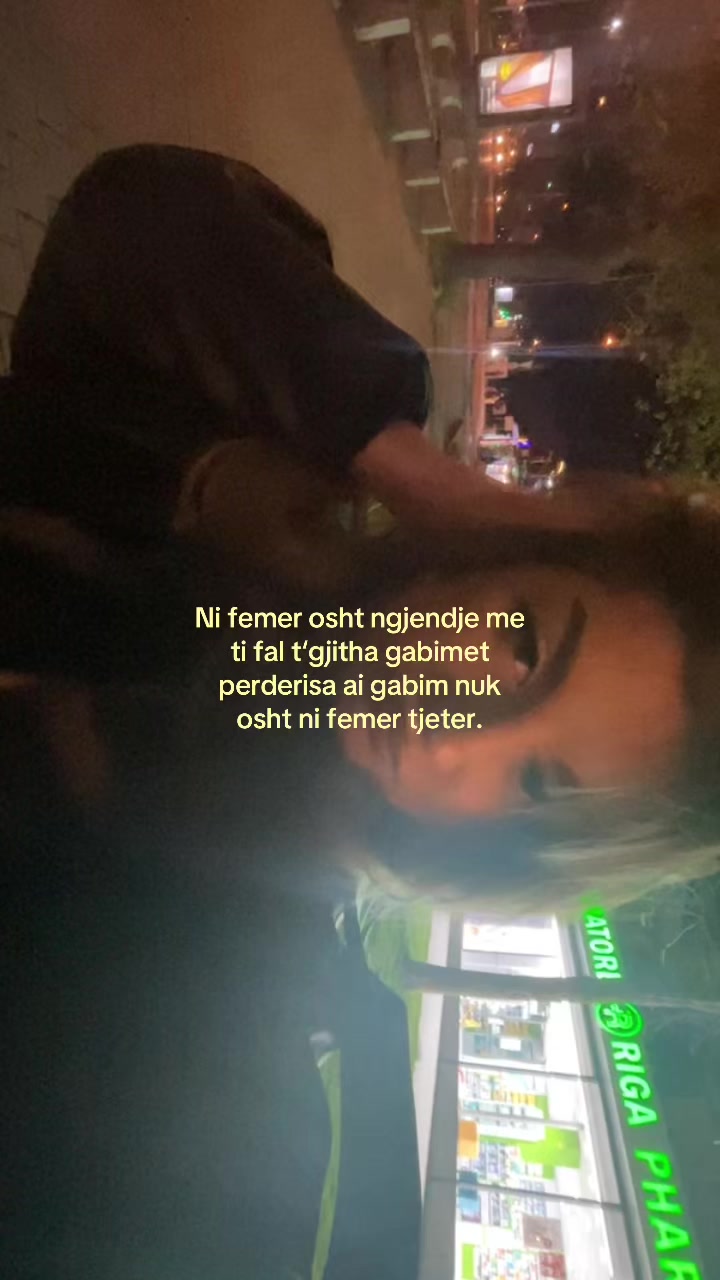 @🦦
