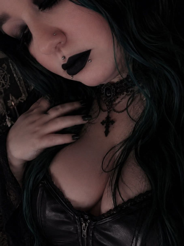 @DigitalGothMommi