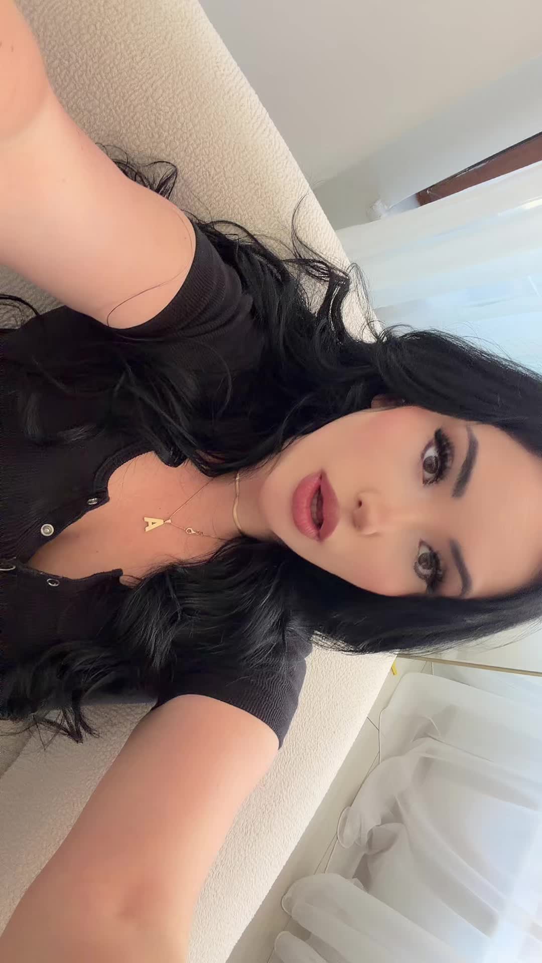 @AAY🖤👸🏻