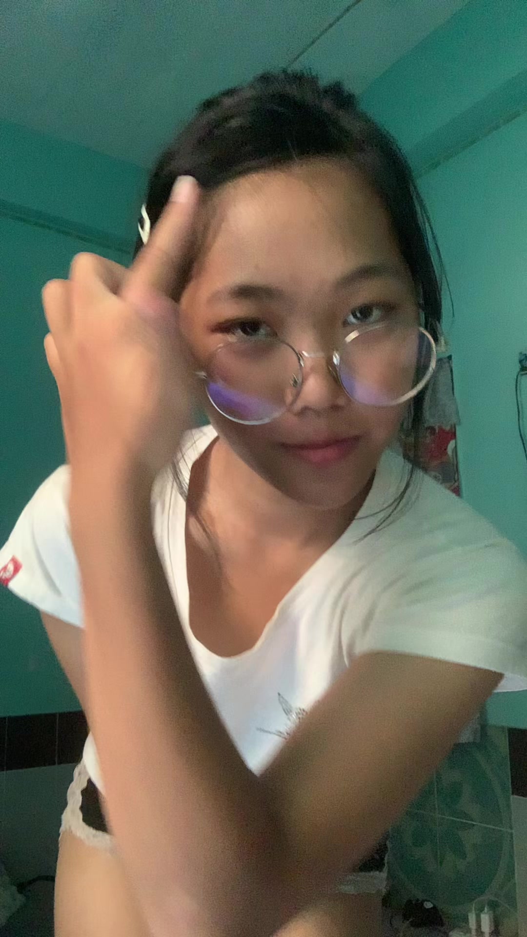 @เพื่อนเรียกเเว่นน