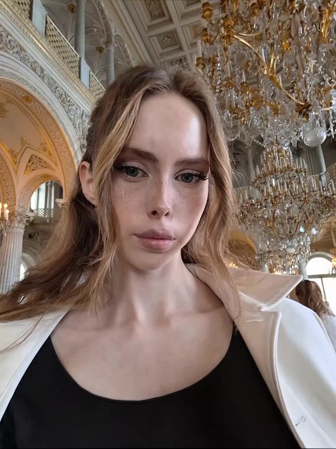 @🤍🦢🌷Mi .&deg;&bull; 李乐瑶