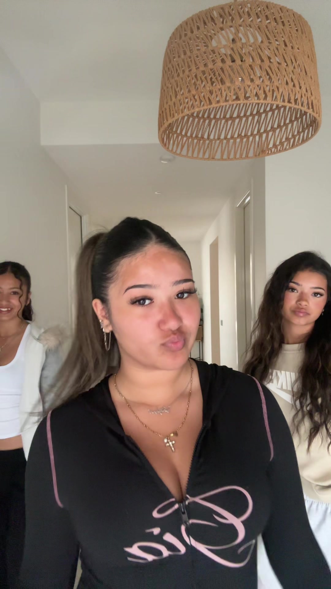 @𝐦 𝐞 𝐥 𝐨 𝐝 𝐲