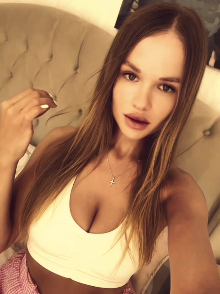 @elenacalmis425