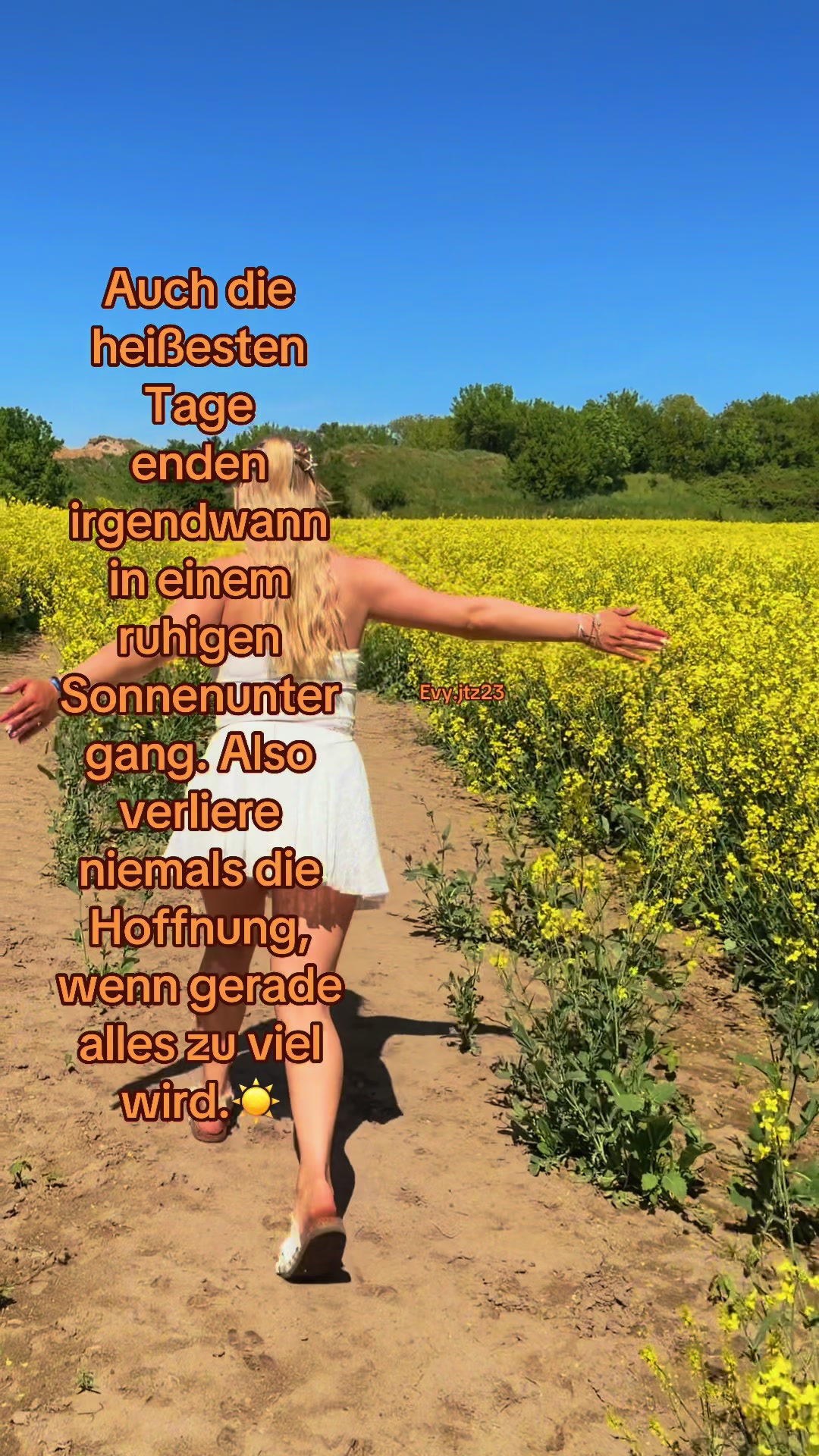 @🩵𝐄𝐯𝐲🩵
