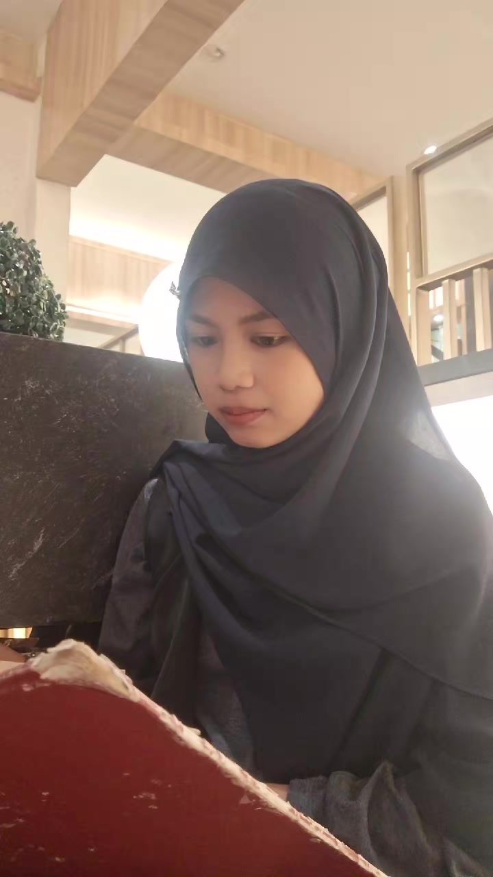@Felina25