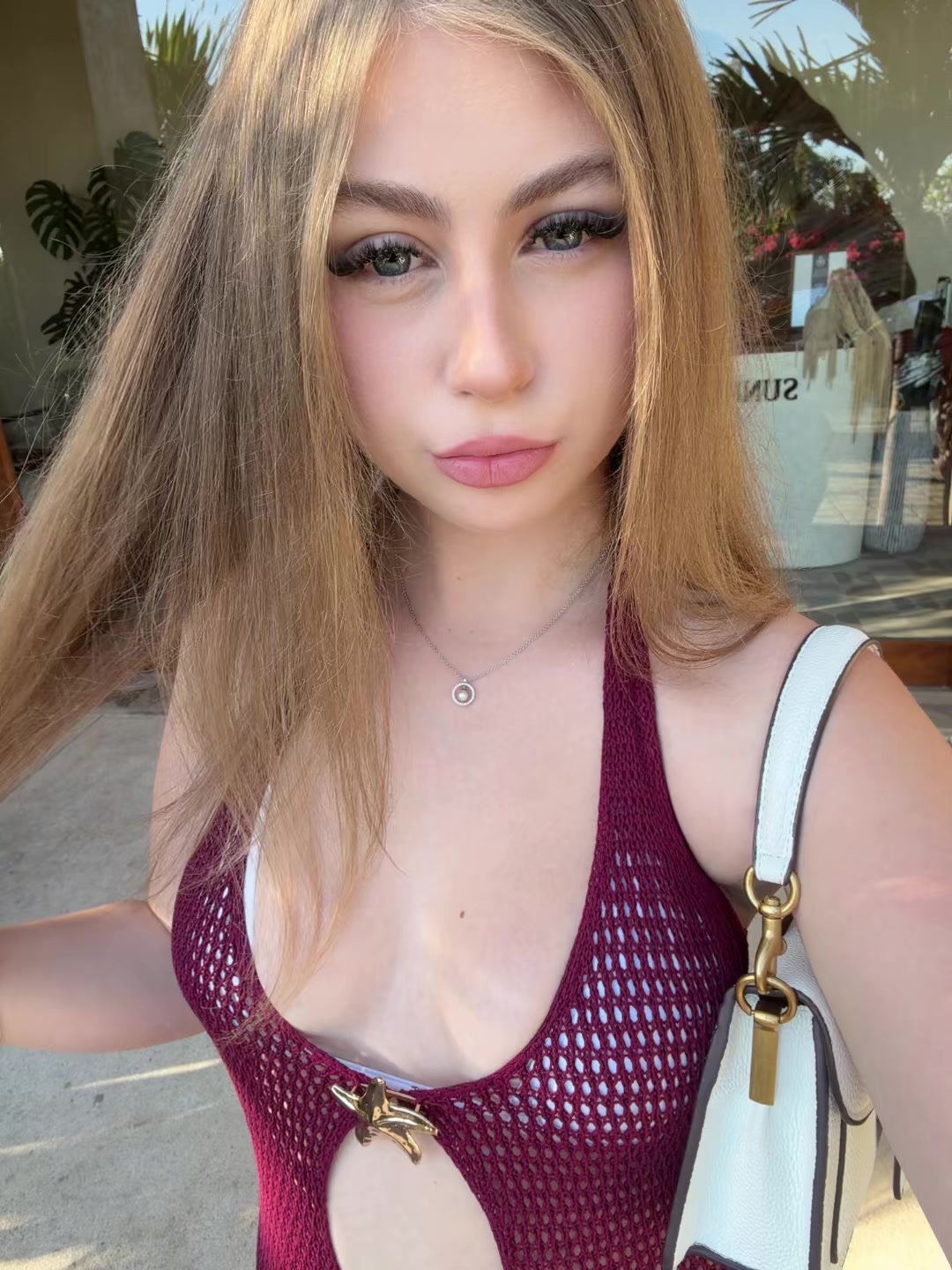 @Charlotte Fox