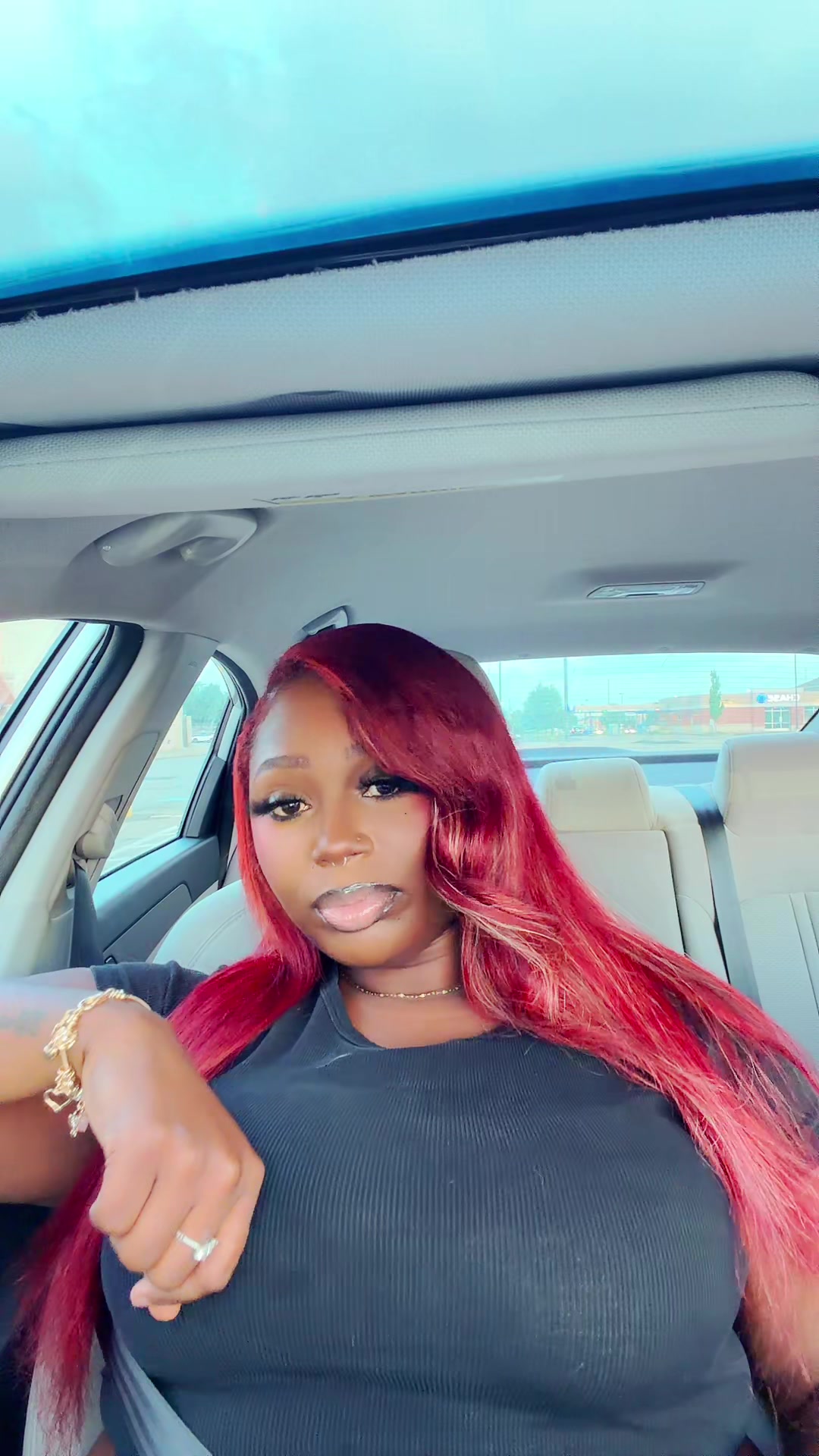 @a r i 🦋