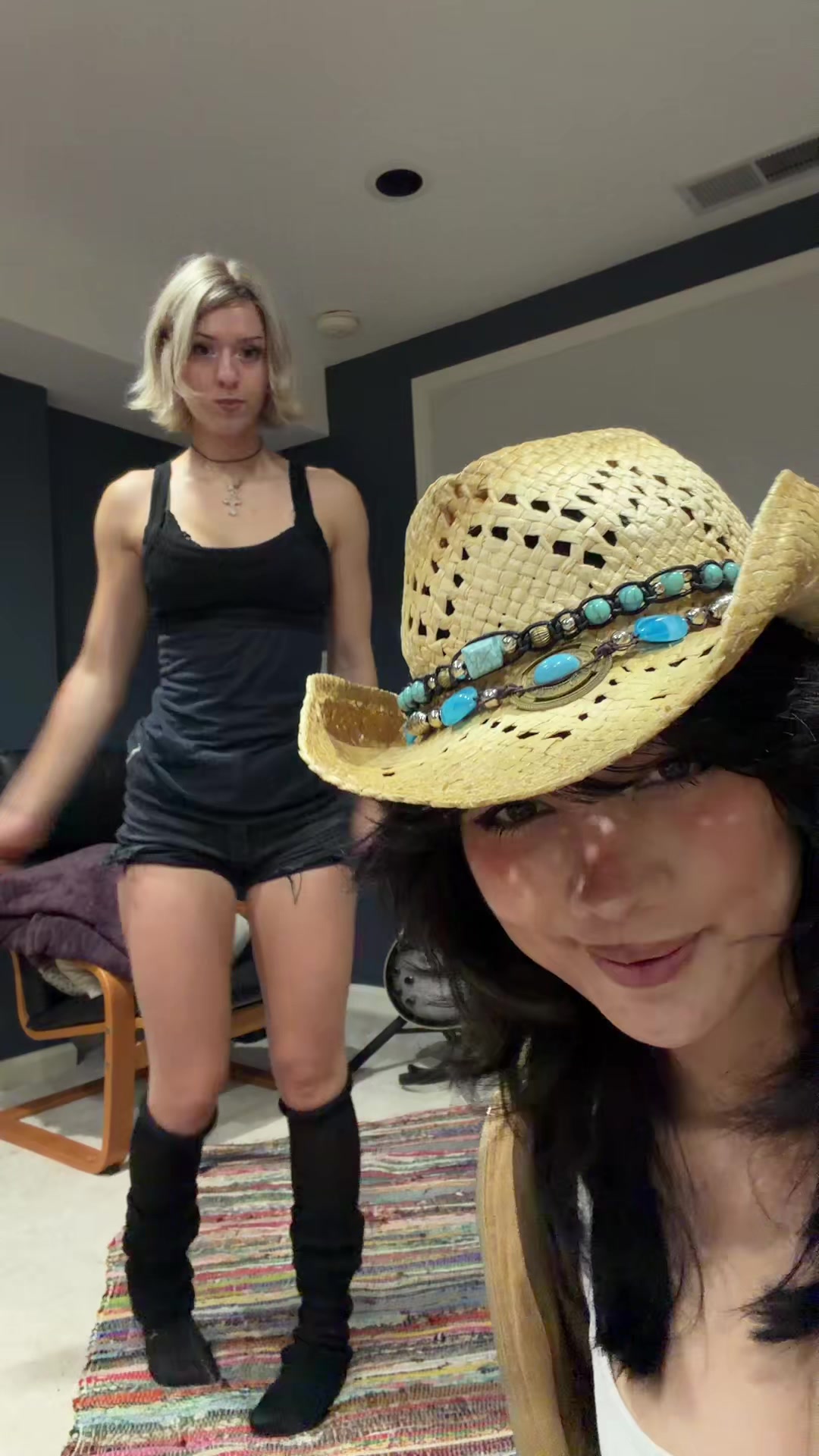 @Ella