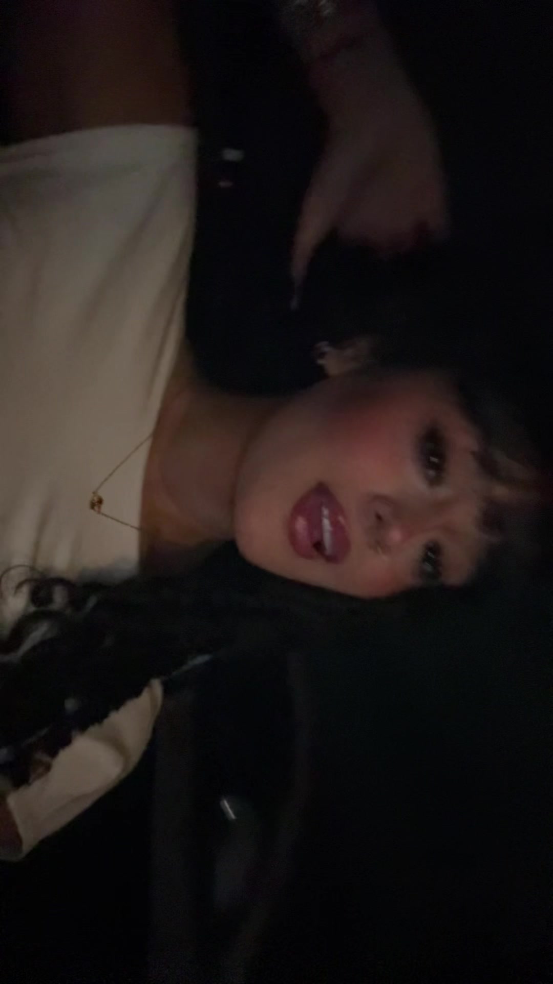 @iihelliyaa