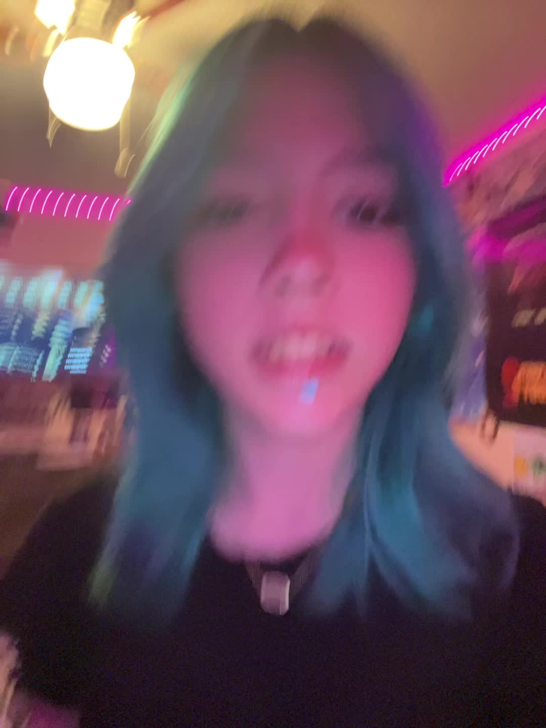 @◞