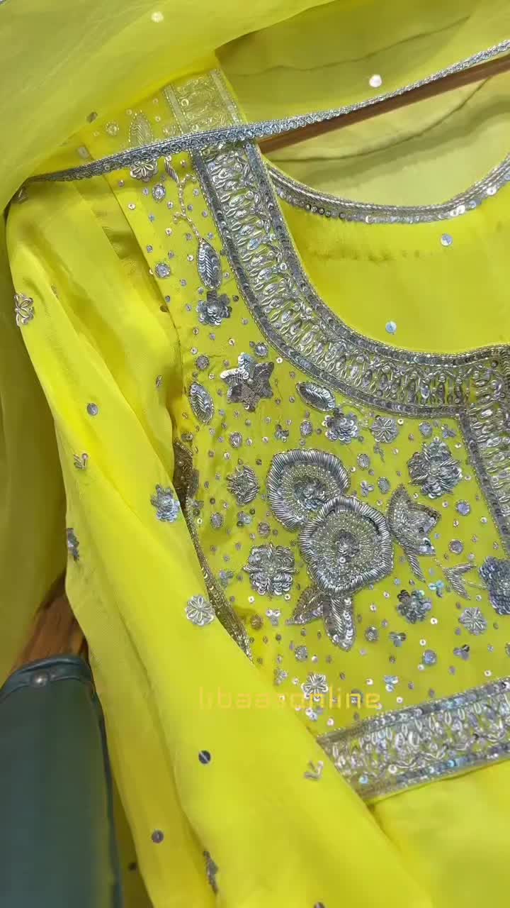 @ਲਿਬਾਸ by ਕੌਰ