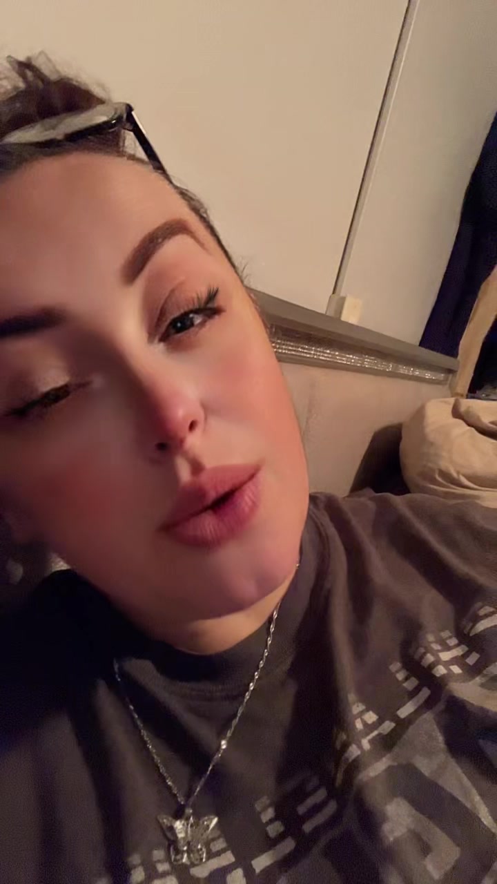 @JustASmallTownGirl🩷💜
