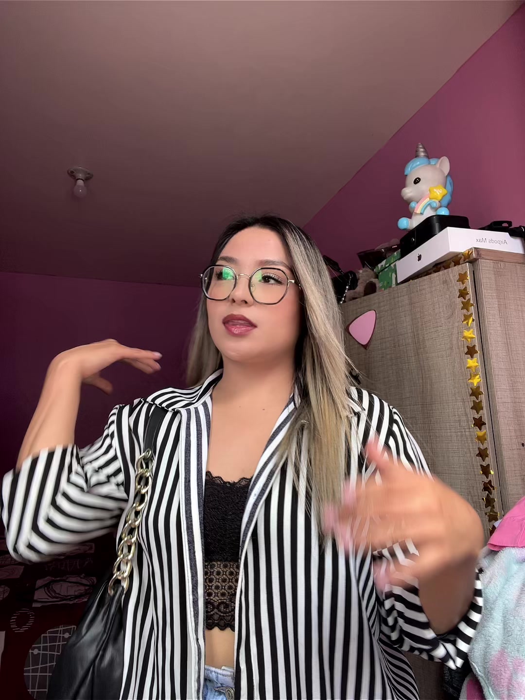 @LA VIVI 🦋